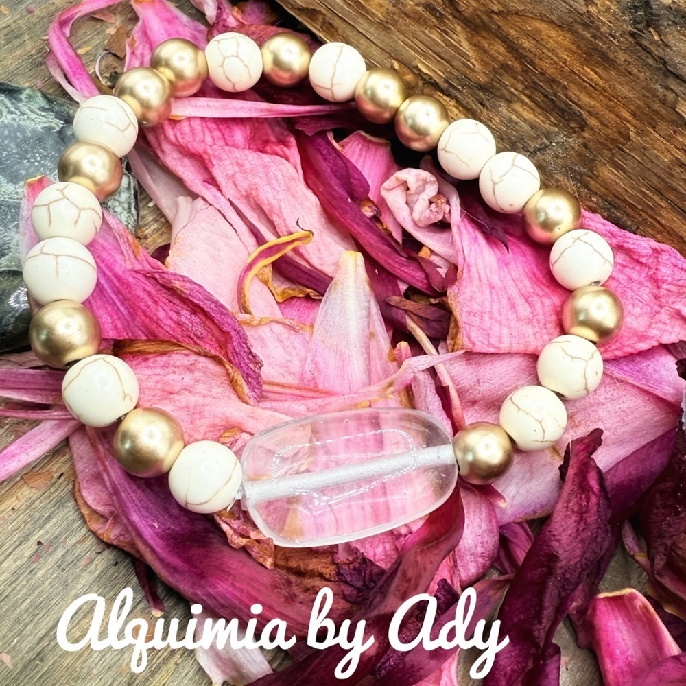 NEUTRAL Cream turquoise and Gold Beaded Bracelet
